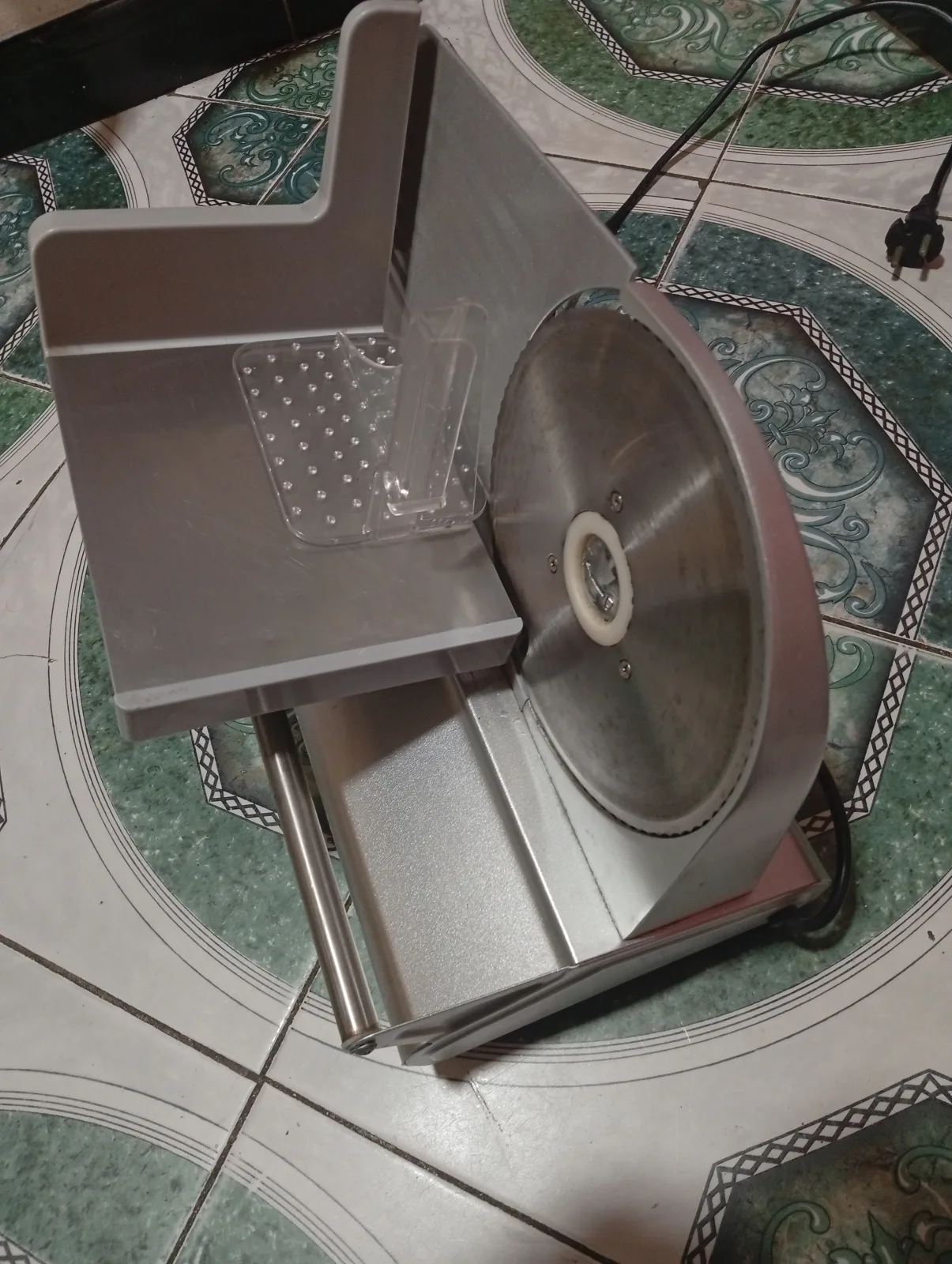 Photo 2 de Electric Meat Slicer – Used Once / Trancheuse à viande électrique – Utilisée une seule fois