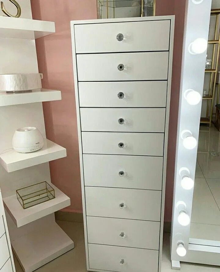 Photo de Commode moderne 9 tiroirs – Meuble de rangement