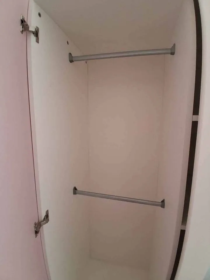 Photo 2 de A vendre : Armoire + Lit + Table de chevet