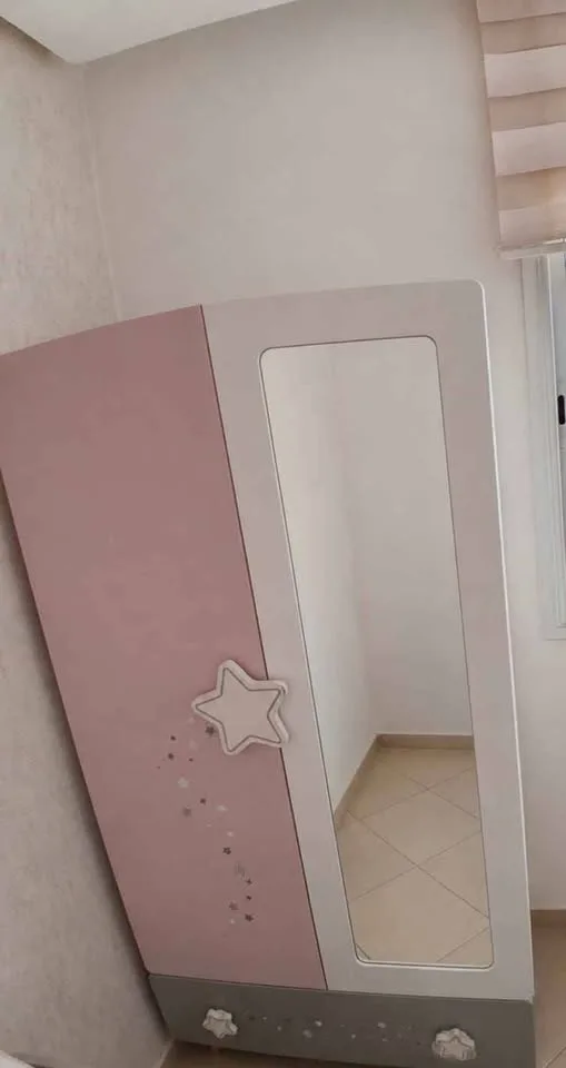 Photo 4 de A vendre : Armoire + Lit + Table de chevet