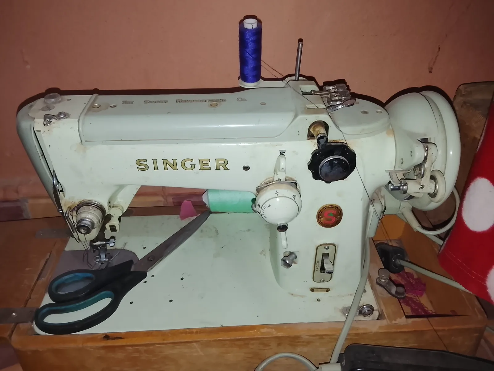 Photo 5 de آلة الخياطةSinger 319K Vintageصناعة بريطانيا، حالة جيدةخدامة و
