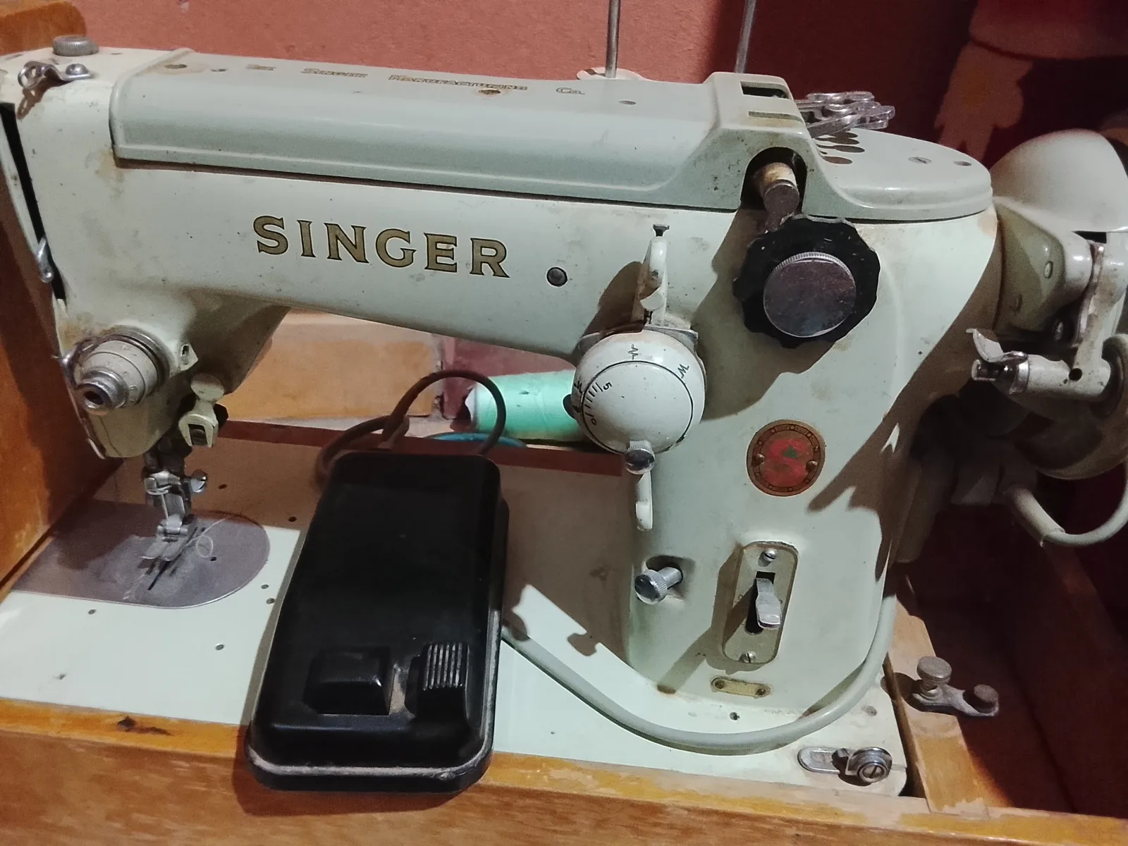 Photo 2 de آلة الخياطةSinger 319K Vintageصناعة بريطانيا، حالة جيدةخدامة و