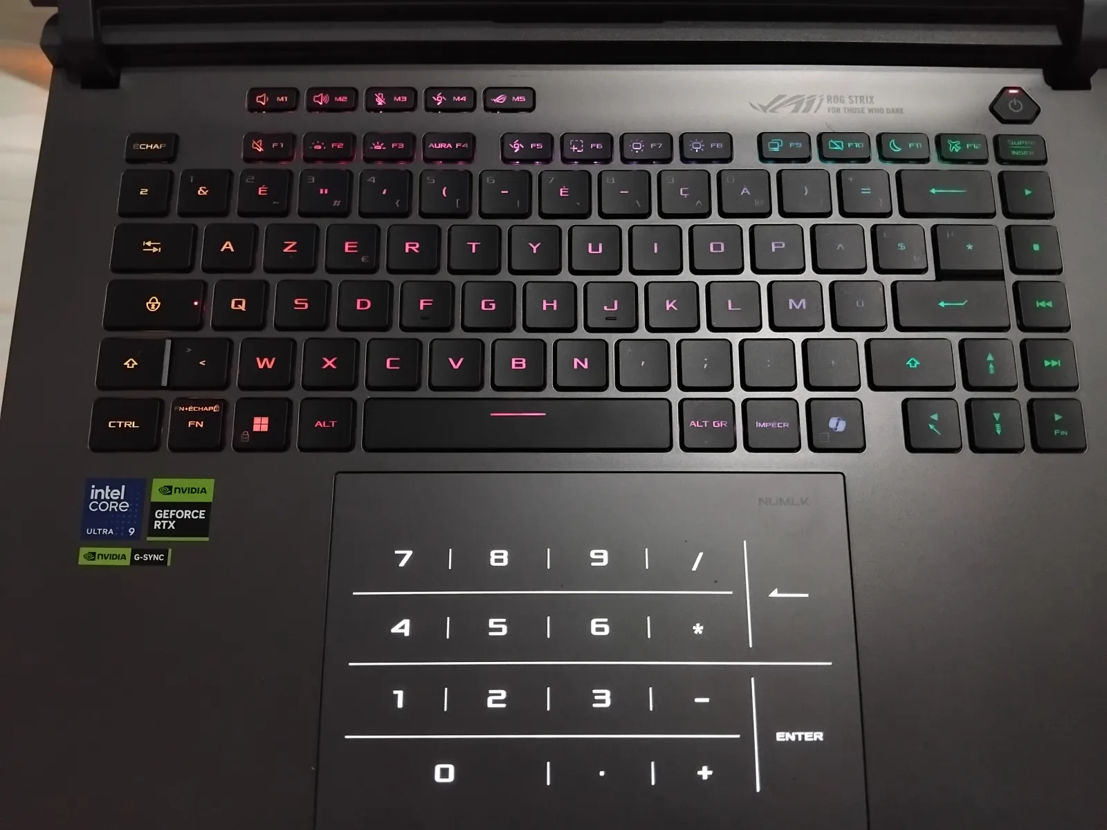 Photo 1 de ASUS ROG Strix G16RTX5070 Ti 32Go