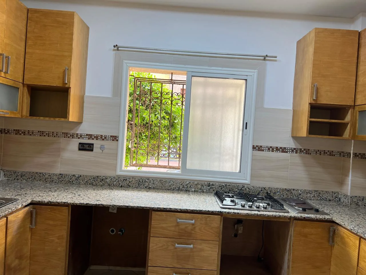 Photo 2 de Appartement à louer de 94m² à Said Hajji Salé