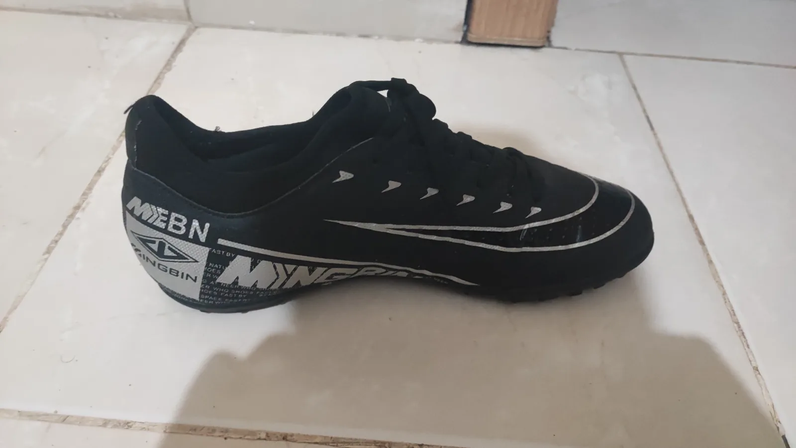 Photo 2 de Chaussures de football