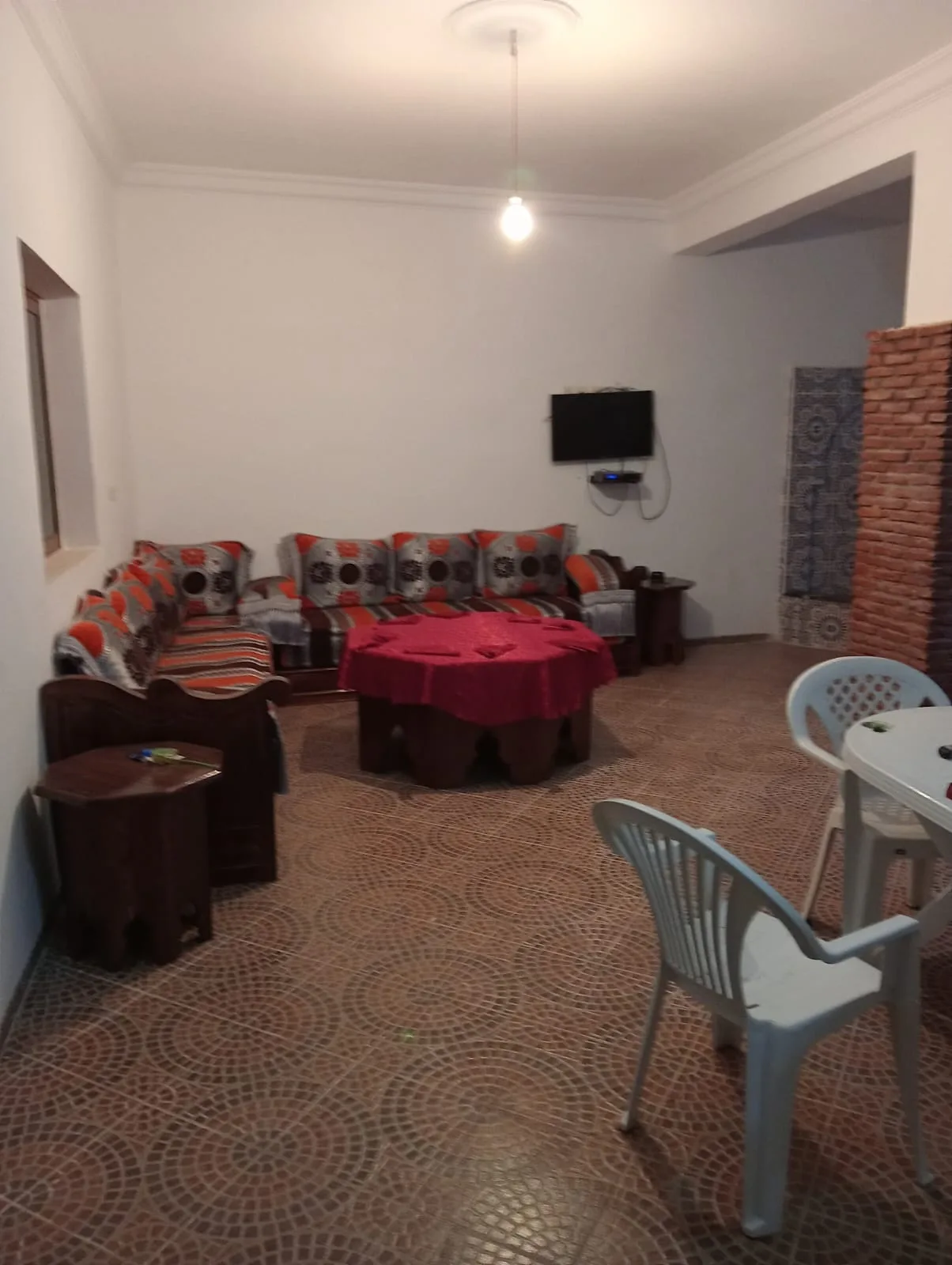 Photo de À VENDRE – MAISON DE 157 m² SUR 2 ÉTAGES AVEC TERRASSE À DEMNATE