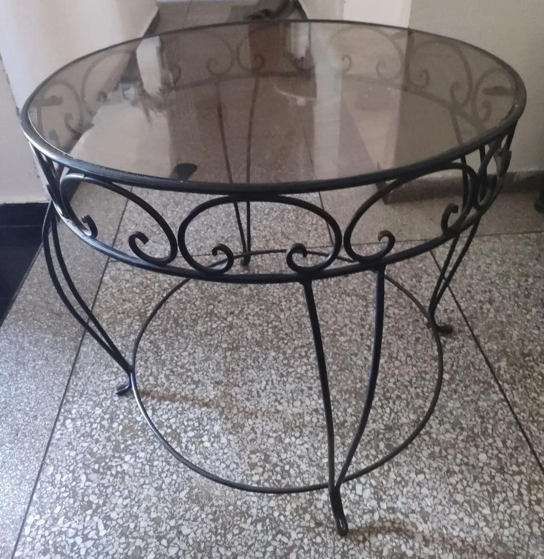 Photo 1 de Table en fer forgé et verre fumé