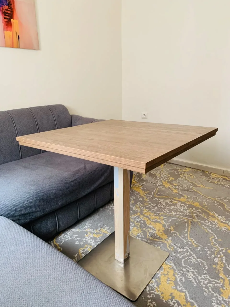 Photo 1 de Table à manger moderne – Bon état