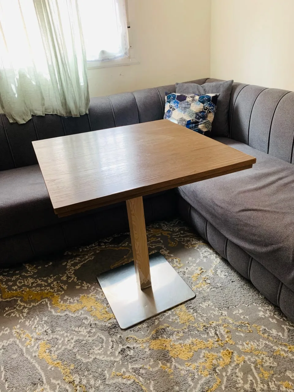 Photo 3 de Table à manger moderne – Bon état